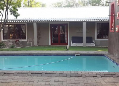 Arty self-catering cottage nestled in a tranquil garden with calming birdlife.