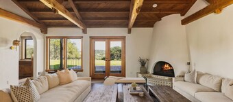 Wine Country Estate | Pool · Hot Tub · 4 Casitas
