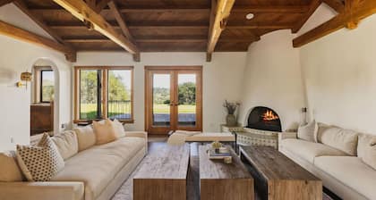 Wine Country Estate | Pool · Hot Tub · 4 Casitas