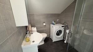 Bathroom - Two houses with seaview and patio, 300m from the ocean and 20 min from Stockholm (Täby)