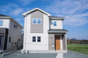 Exterior - Modern 4BR Stay in Ozu Hachikubo for 11 Guests by Restavio (Ozu)