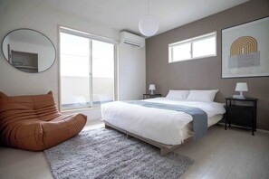 3 bedrooms, desk, iron/ironing board, WiFi - Modern 4BR Stay in Ozu Hachikubo for 11 Guests by Restavio (Ozu)