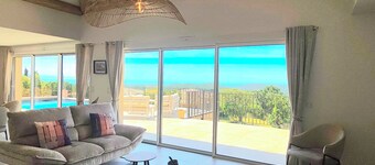 Villa avec piscine, vue mer, Corse-du-Sud