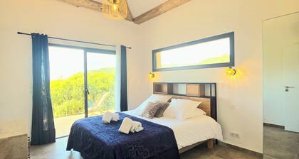 Villa avec piscine, vue mer, Corse-du-Sud