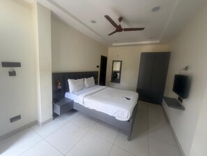 Room - The Embassy Inn (Hyderabad)