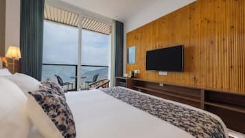 Premium Single Room | Laptop workspace, free WiFi