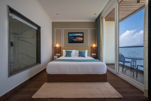 HOTEL MOUNTAIN MIRAGE