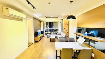 Deluxe Apartment, 2 Bedrooms, Balcony, City View | Living area