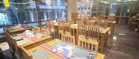 Deluxe Double Room, City View | Dining