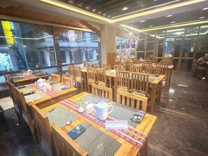 Phòng đôi Deluxe, quang cảnh thành phố | Khu ăn uống