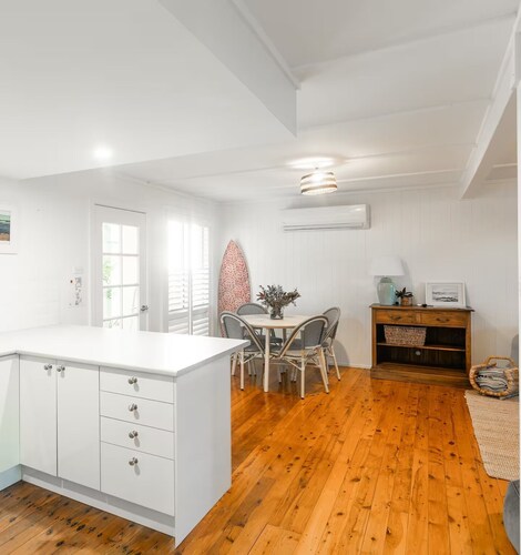 Finns at Old Bar- Luxury Holiday House By The Beach- Sleeps 19