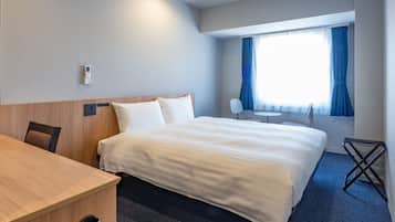 Laptop workspace, blackout drapes, iron/ironing board, free WiFi