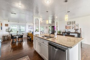 Interior - Quinlan LakeFront Home Fishing Dock FirePit Kayak (Quinlan)