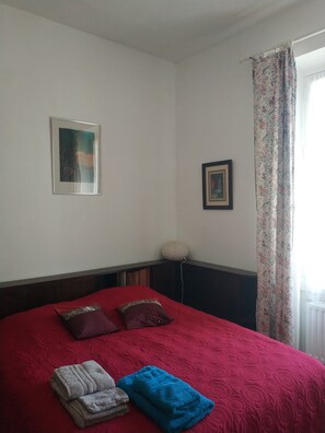 3 habitaciones, tabla de planchar con plancha, wifi y ropa de cama 