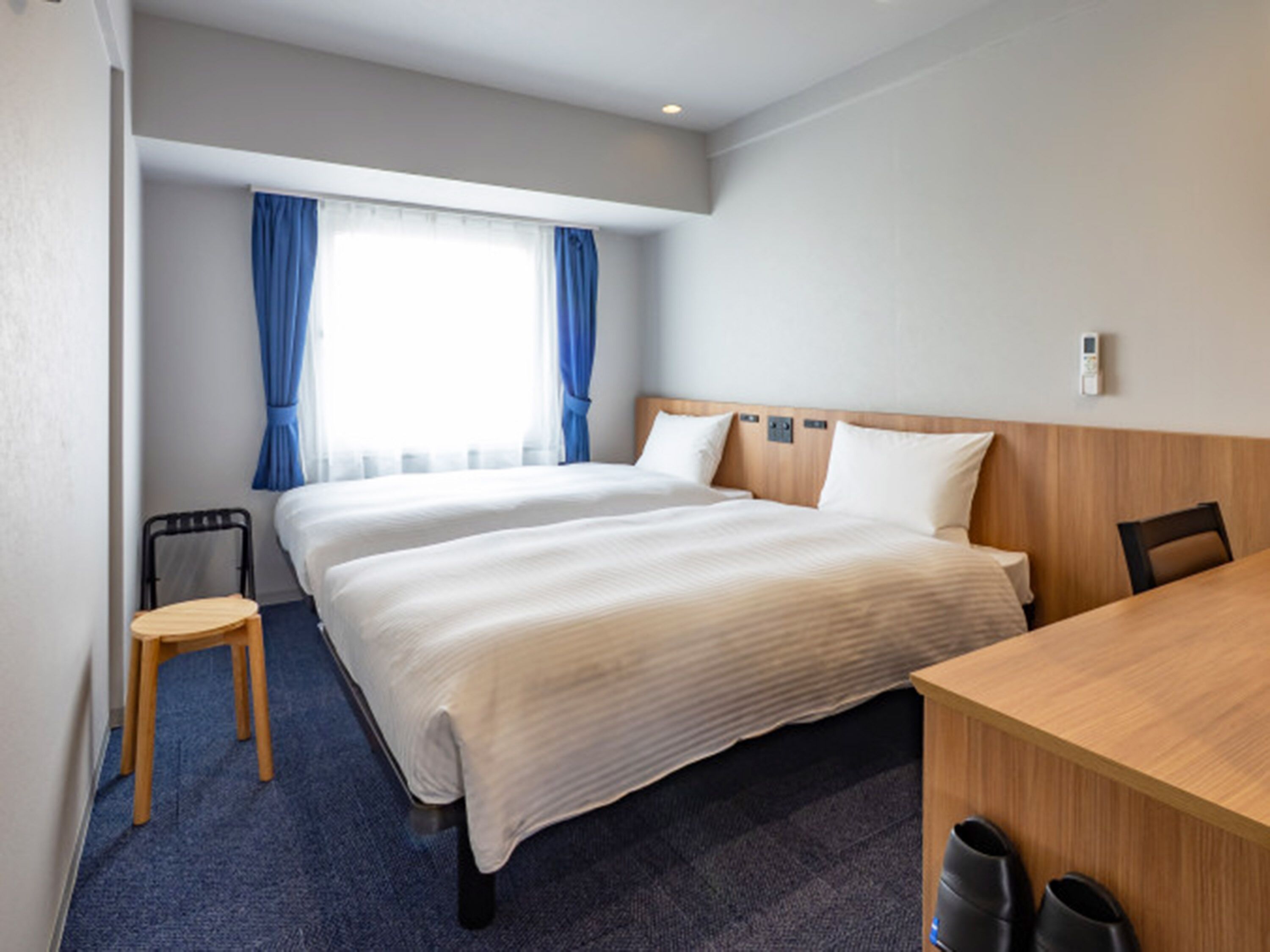 Laptop workspace, blackout drapes, iron/ironing board, free WiFi