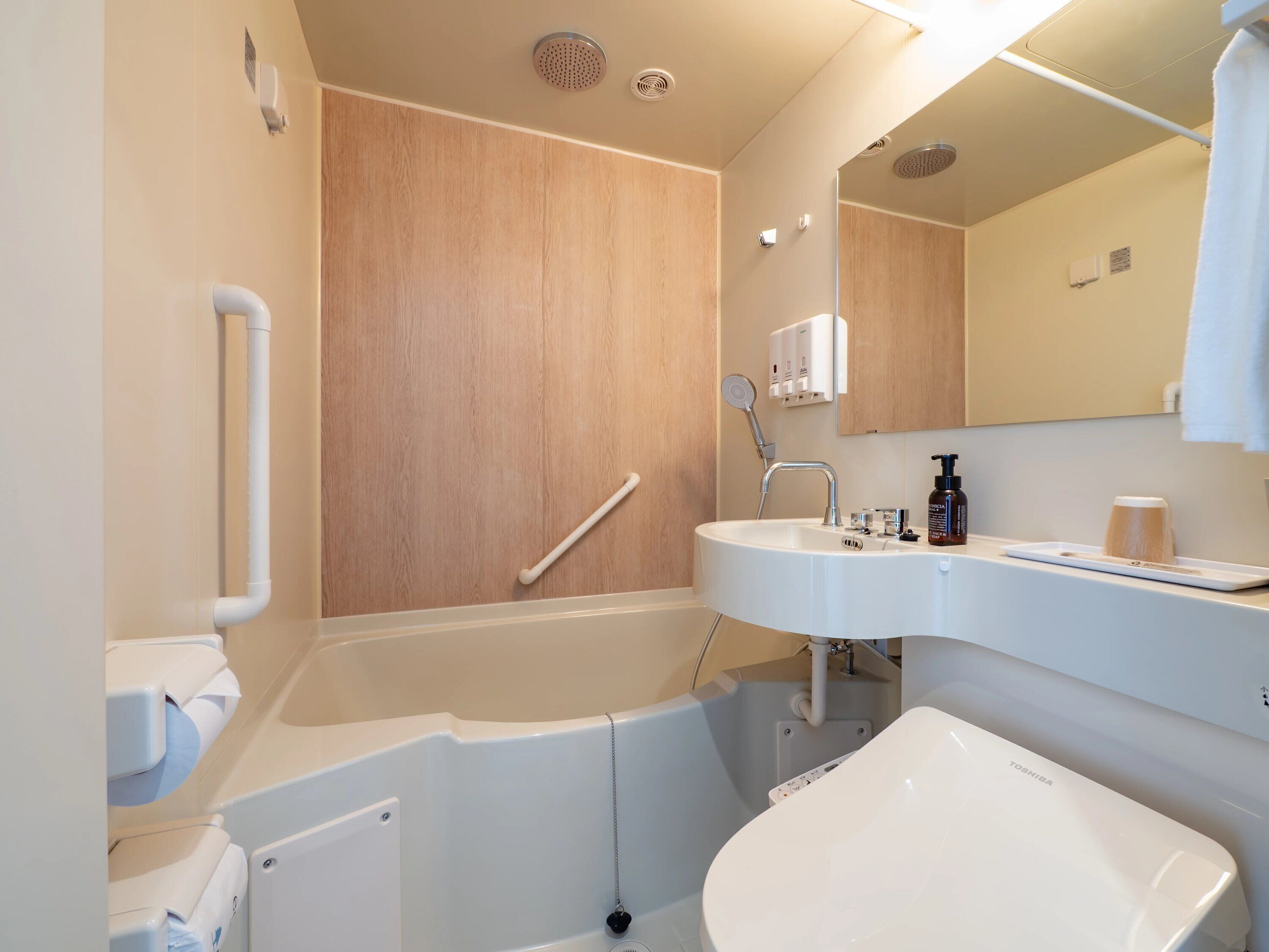 Combined shower/tub, free toiletries, hair dryer, slippers