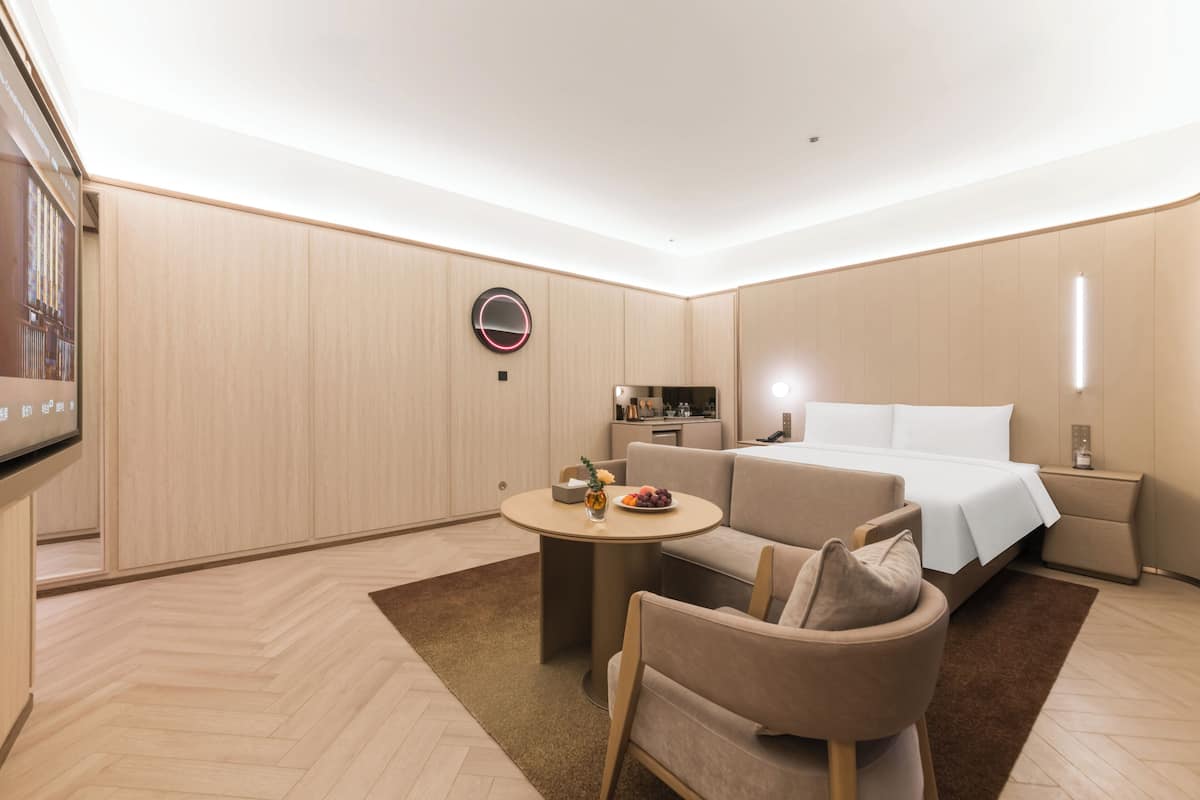 Panoramic Single Room, Courtyard View