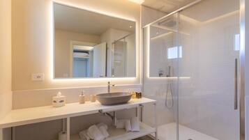 Chambre quadruple Deluxe | Salle de bain