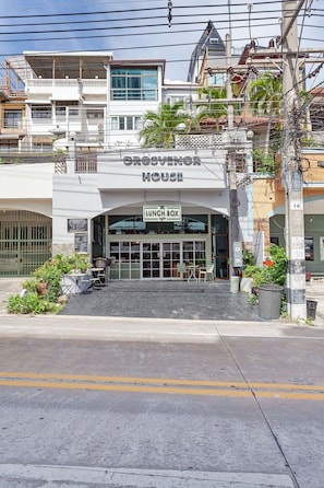 Exterior - Penthouse - 2-Bed w/ Private Elevator / Olympic Pool (pattaya)