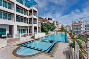 Pool - Penthouse - 2-Bed w/ Private Elevator / Olympic Pool (pattaya)