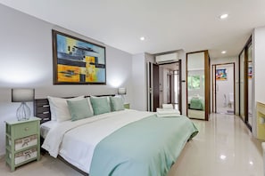 Room - Penthouse - 2-Bed w/ Private Elevator / Olympic Pool (pattaya)