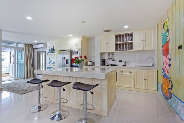 Private kitchen - Penthouse - 2-Bed w/ Private Elevator / Olympic Pool (pattaya)