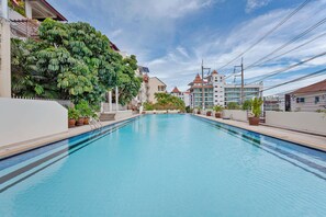 Pool - Penthouse - 2-Bed w/ Private Elevator / Olympic Pool (pattaya)