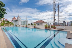 Pool - Penthouse - 2-Bed w/ Private Elevator / Olympic Pool (pattaya)