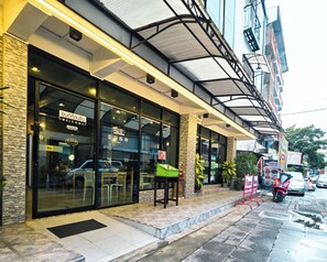 Exterior detail - Thepmongkol House (Phra Nakhon)