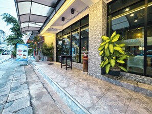 Exterior detail - Thepmongkol House (Phra Nakhon)