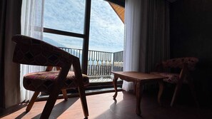 Luxury Double Room, Balcony, Mountain View | Interior - EMROZ BY KINGS RESORT (Pahalgam)