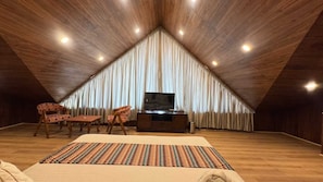 Classic Room, Balcony, Mountain View | Egyptian cotton sheets, premium bedding, desk, laptop workspace - EMROZ BY KINGS RESORT (Pahalgam)
