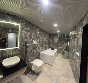 奢華雙人房, 露台, 山景 | 浴室