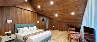 EMROZ BY KINGS RESORT