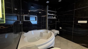 A modern bathroom with a large bathtub, a mirror, and a shelf with toiletries. - EMROZ BY KINGS RESORT (Pahalgam)