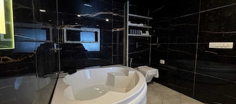EMROZ BY KINGS RESORT