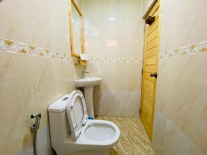 Shower, hair dryer, towels, soap - Mariana Maldives (Gaafaru)