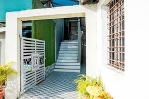 House | Meja sambut tetamu