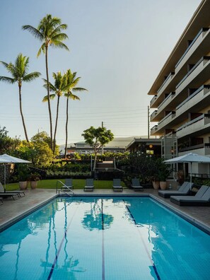 Pool - Tropical Escape l 2 Rooms, Beach Access, Free Bikes, Pool & Pet-Friendly Stay (Kailua-Kona)