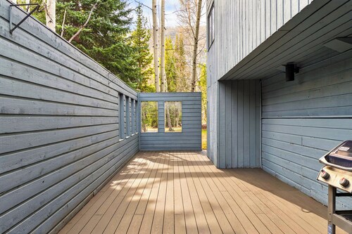 Cozy Mountain Retreat • Hot Tub Near Skiing + Hiking | Aspen Grove