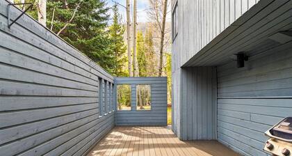 Cozy Mountain Retreat • Hot Tub Near Skiing + Hiking | Aspen Grove