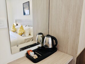Laptop workspace, free WiFi, bed sheets - Alpine Retreat (Rishikesh)