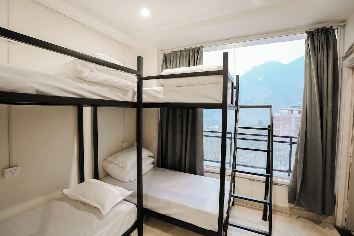 Basic Shared Dormitory, Balcony