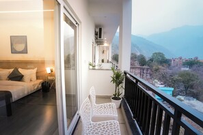 المنطقة المحيطة بالمنشأة