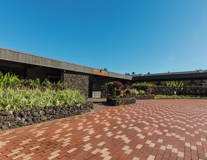 Exterior - 2 Family-Friendly Accommodations, Outdoor Pool, Near Maui Tropical Plantation! (Kahului)