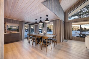 บ้านพัก | 5 ห้องนอน