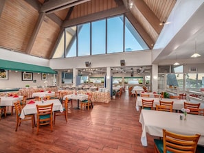 Dining - Everything You Need For The Perfect Vacation! Outdoor Pool, Oceanfront! (Kahului)