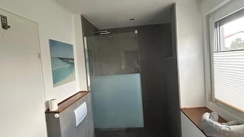 Dusche, Handtücher, Seife, Toilettenpapier