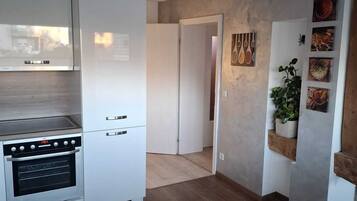 Kühlschrank, Ofen, Herdplatte, Geschirrspüler