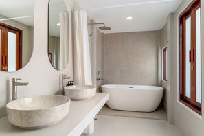 Standard Double Room | Bathroom - Grood Glamping (Bang Saphan)